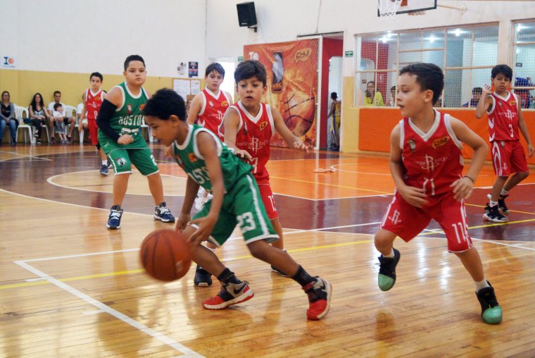 Depois do basquete, agora é possível jogar futebol no Messenger - Canaltech